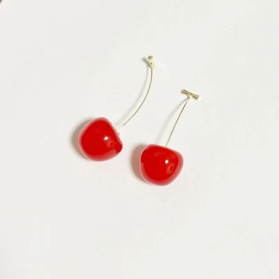 Brinco Cereja Resina Folheado Ouro 18k - 7152